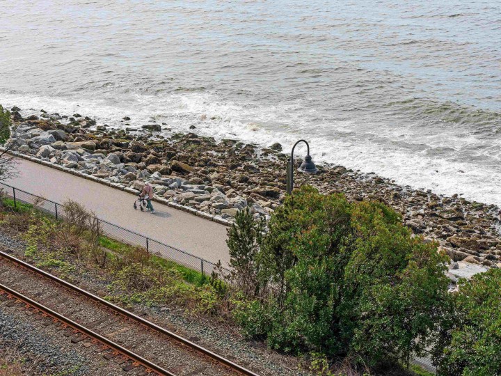 Photo 36 at 303 - 2190 Argyle Avenue, Dundarave, West Vancouver