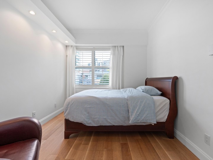 Photo 24 at 303 - 2190 Argyle Avenue, Dundarave, West Vancouver