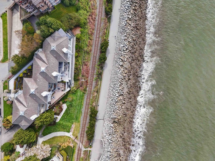 Photo 34 at 303 - 2190 Argyle Avenue, Dundarave, West Vancouver