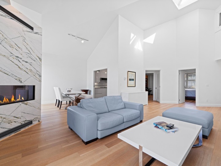 Photo 10 at 303 - 2190 Argyle Avenue, Dundarave, West Vancouver