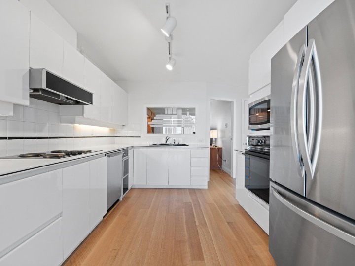 Photo 14 at 303 - 2190 Argyle Avenue, Dundarave, West Vancouver