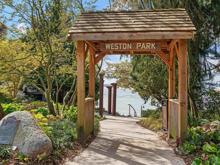 Photo 37 at 303 - 2190 Argyle Avenue, Dundarave, West Vancouver