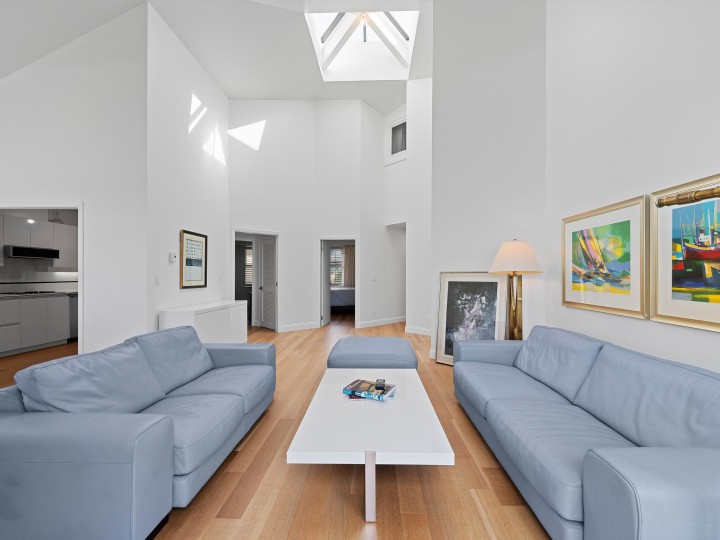 Photo 11 at 303 - 2190 Argyle Avenue, Dundarave, West Vancouver