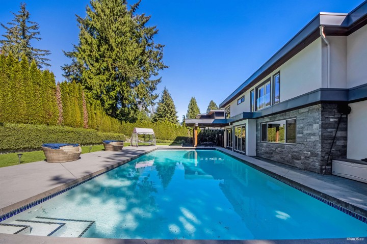 Photo 7 at 3771 Southridge Avenue, Bayridge, West Vancouver