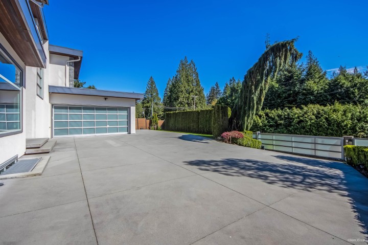 Photo 5 at 3771 Southridge Avenue, Bayridge, West Vancouver