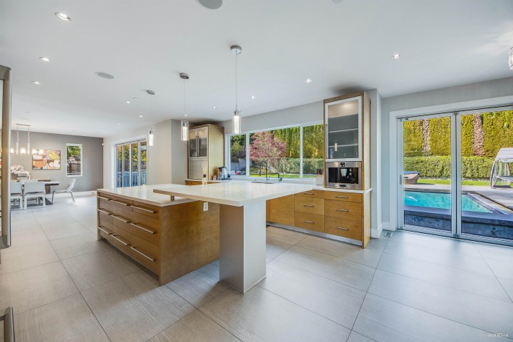Photo 11 at 3771 Southridge Avenue, Bayridge, West Vancouver