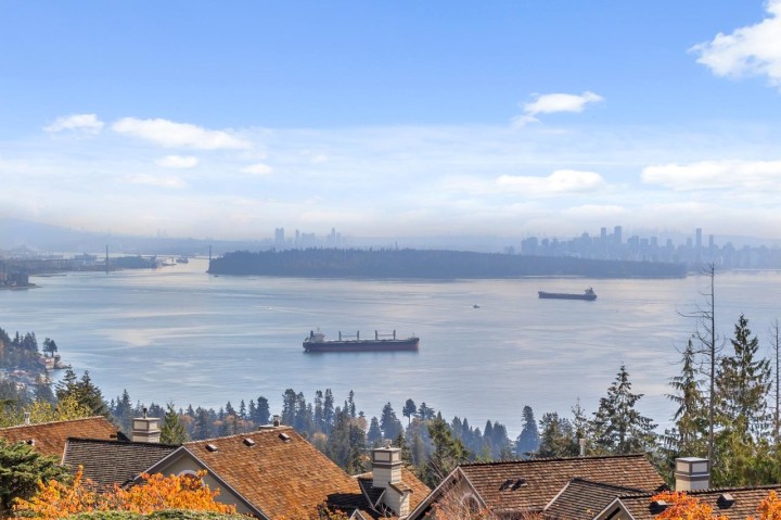 Photo 2 at 5401 West Vista Court, Upper Caulfeild, West Vancouver