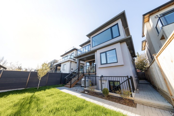 Photo 4 at 4039 W 11th Avenue, Point Grey, Vancouver West