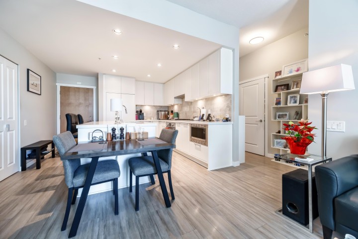 Photo 5 at 301 - 3188 Riverwalk Avenue, South Marine, Vancouver East