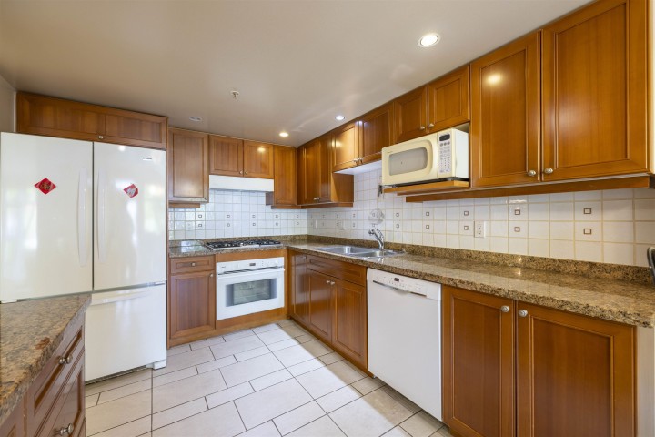 Photo 9 at 205 - 638 W 45th Avenue, Oakridge VW, Vancouver West