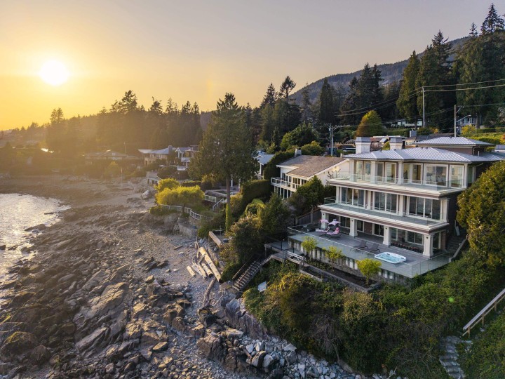 Photo 2 at 3008 Procter Avenue, Altamont, West Vancouver