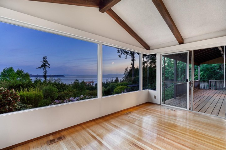 Photo 12 at 3898 Southridge Avenue, Bayridge, West Vancouver