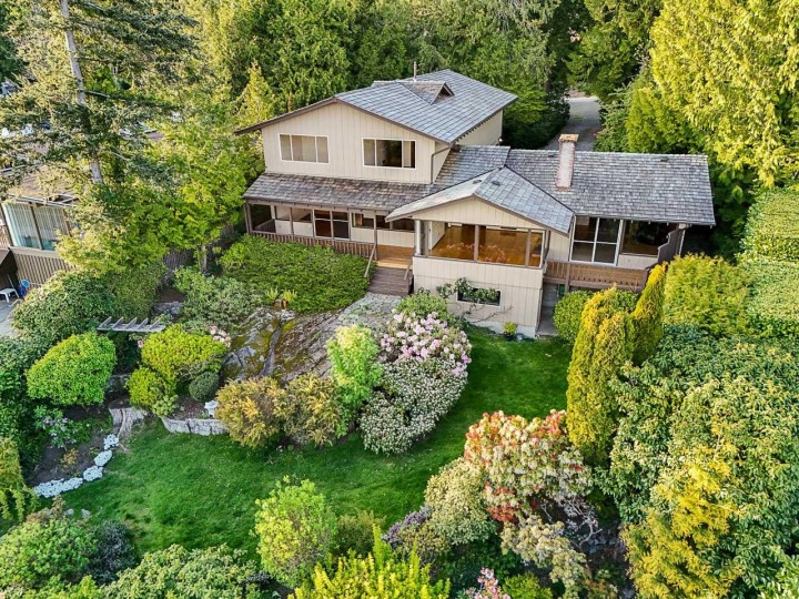 Photo 3 at 3898 Southridge Avenue, Bayridge, West Vancouver