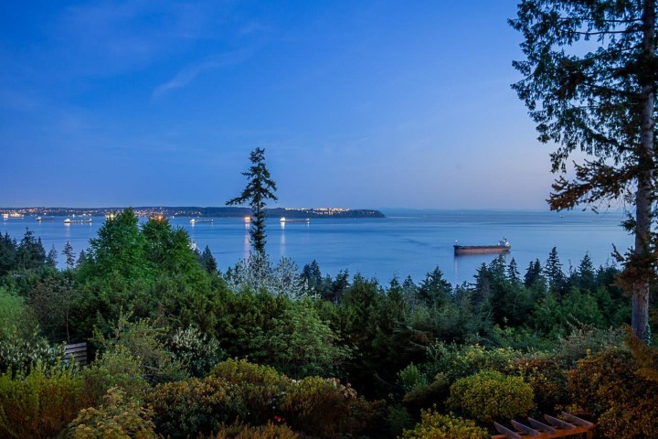 Photo 32 at 3898 Southridge Avenue, Bayridge, West Vancouver