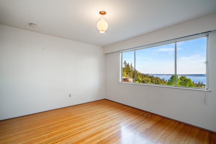 Photo 28 at 3898 Southridge Avenue, Bayridge, West Vancouver