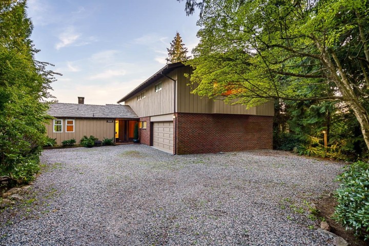 Photo 5 at 3898 Southridge Avenue, Bayridge, West Vancouver