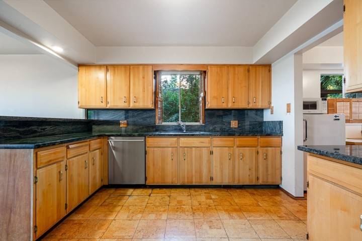 Photo 20 at 3898 Southridge Avenue, Bayridge, West Vancouver