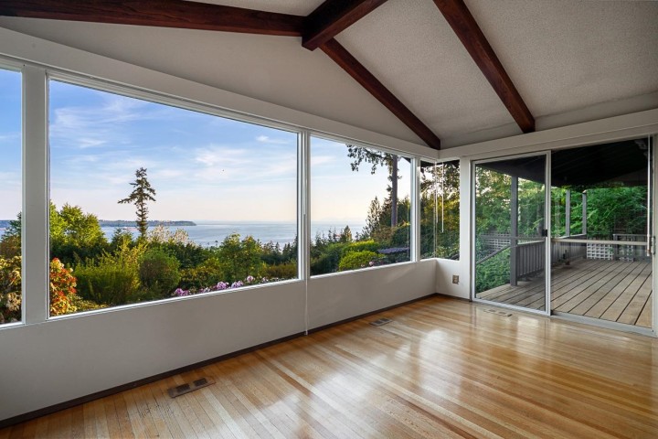 Photo 11 at 3898 Southridge Avenue, Bayridge, West Vancouver