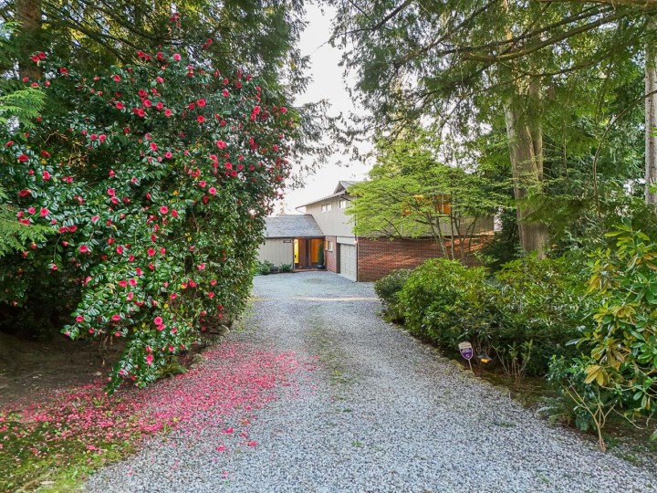 Photo 4 at 3898 Southridge Avenue, Bayridge, West Vancouver