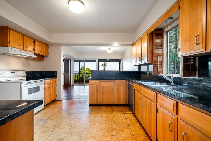 Photo 21 at 3898 Southridge Avenue, Bayridge, West Vancouver