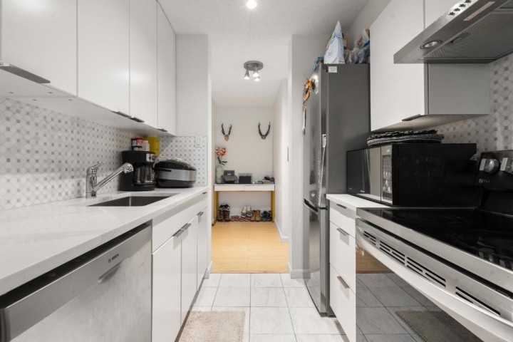 Photo 11 at 307 - 2016 Fullerton Avenue, Pemberton NV, North Vancouver