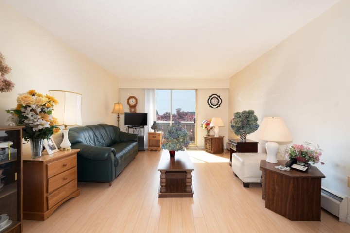 Photo 7 at 114 - 1345 Chesterfield Avenue, Central Lonsdale, North Vancouver