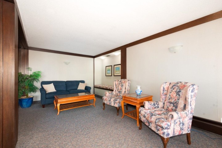 Photo 3 at 114 - 1345 Chesterfield Avenue, Central Lonsdale, North Vancouver