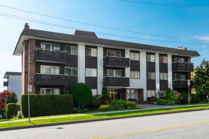 Photo 1 at 114 - 1345 Chesterfield Avenue, Central Lonsdale, North Vancouver