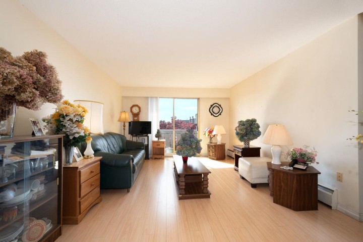 Photo 5 at 114 - 1345 Chesterfield Avenue, Central Lonsdale, North Vancouver