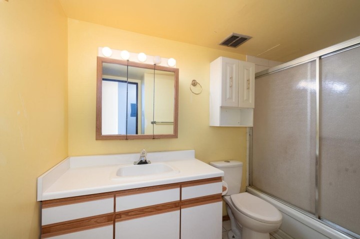 Photo 18 at 114 - 1345 Chesterfield Avenue, Central Lonsdale, North Vancouver