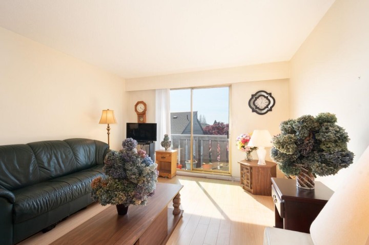 Photo 8 at 114 - 1345 Chesterfield Avenue, Central Lonsdale, North Vancouver