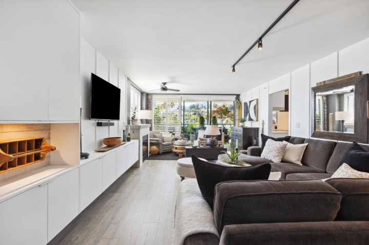 Photo 3 at 14E - 328 Taylor Way, Park Royal, West Vancouver