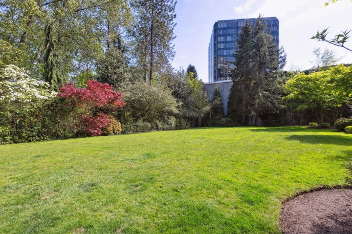 Photo 32 at 14E - 328 Taylor Way, Park Royal, West Vancouver