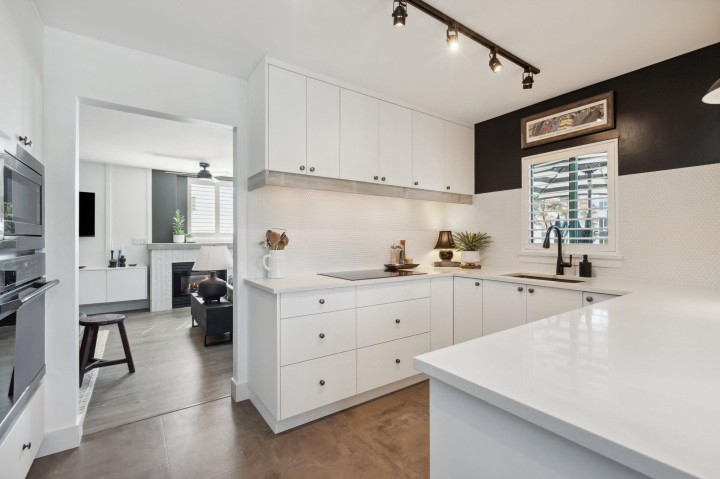 Photo 10 at 14E - 328 Taylor Way, Park Royal, West Vancouver