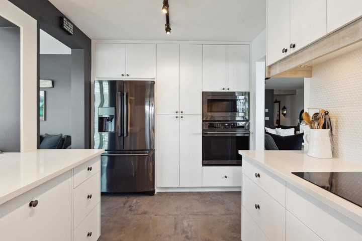 Photo 11 at 14E - 328 Taylor Way, Park Royal, West Vancouver