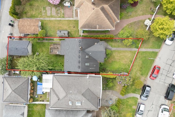 Photo 3 at 922 Park Drive, Marpole, Vancouver West