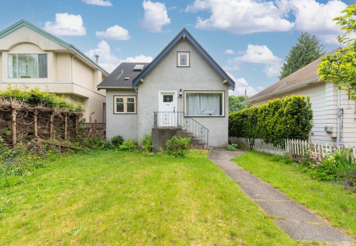 Photo 1 at 922 Park Drive, Marpole, Vancouver West