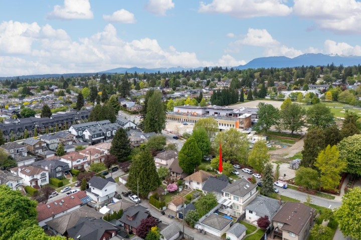 Photo 4 at 922 Park Drive, Marpole, Vancouver West