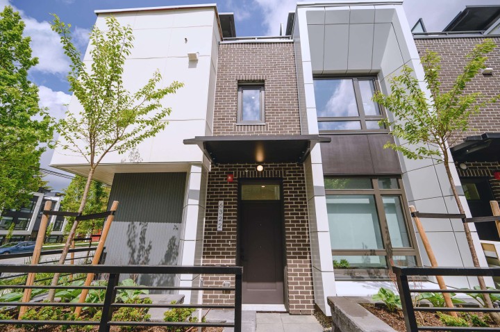 Photo 1 at 6322 Oak Street, Oakridge VW, Vancouver West