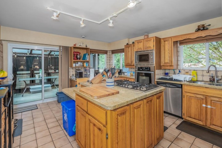 Photo 10 at 1630 Layton Drive, Blueridge NV, North Vancouver