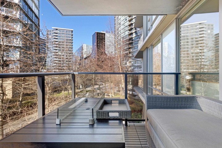 Photo 12 at 305 - 8 Smithe Mews, Yaletown, Vancouver West