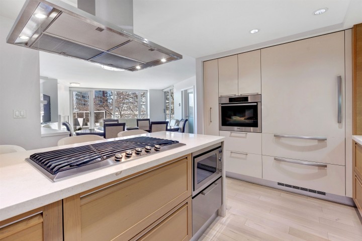 Photo 9 at 305 - 8 Smithe Mews, Yaletown, Vancouver West