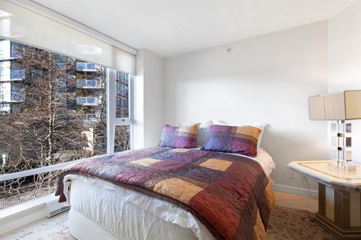 Photo 14 at 305 - 8 Smithe Mews, Yaletown, Vancouver West