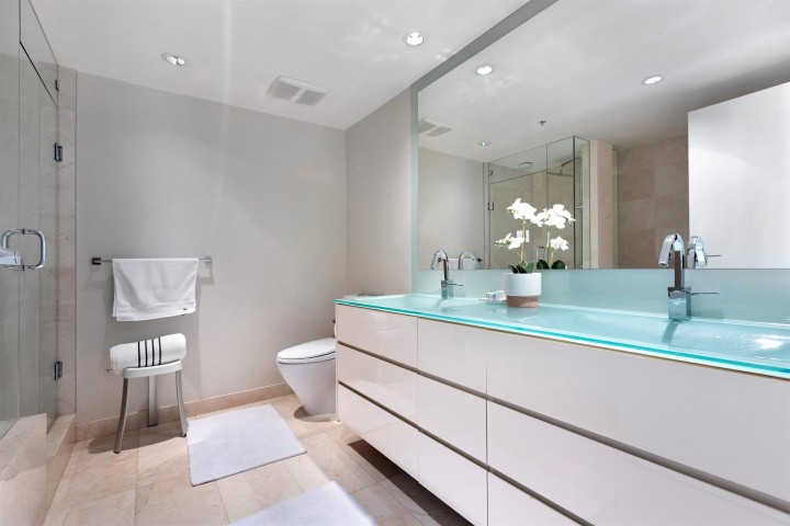 Photo 18 at 305 - 8 Smithe Mews, Yaletown, Vancouver West