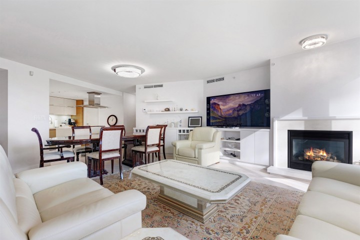 Photo 11 at 305 - 8 Smithe Mews, Yaletown, Vancouver West