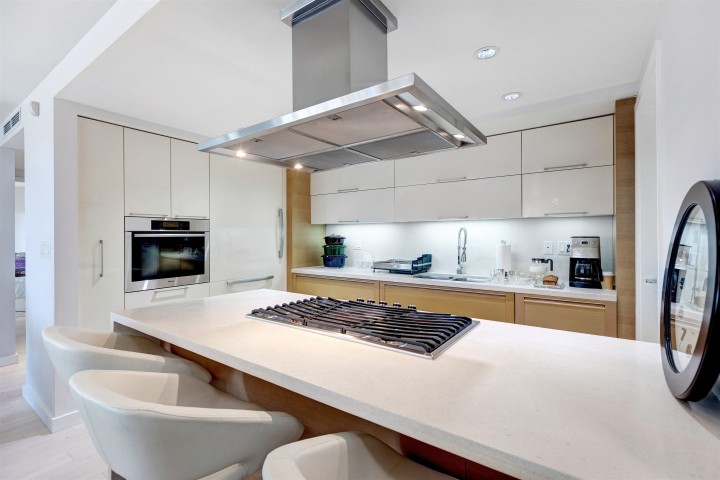 Photo 4 at 305 - 8 Smithe Mews, Yaletown, Vancouver West