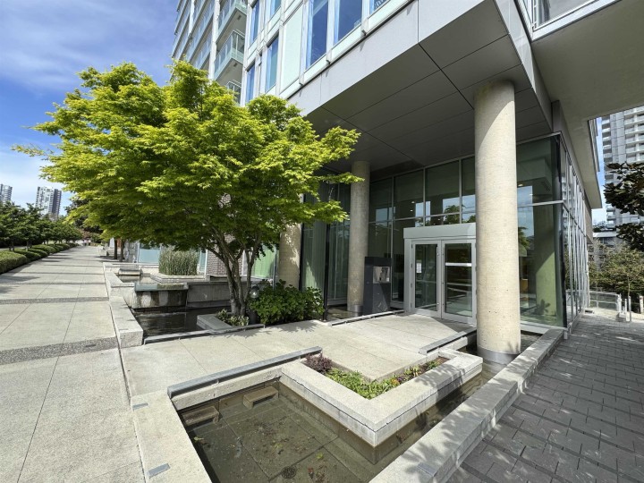 Photo 4 at 804 - 8031 Nunavut Lane, Marpole, Vancouver West