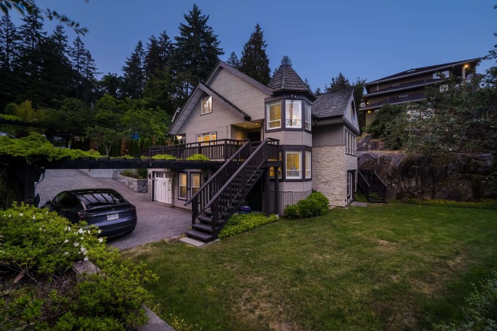Photo 32 at 4001 Rose Crescent, Sandy Cove, West Vancouver