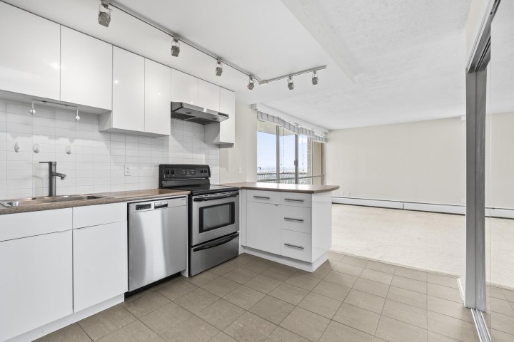 Photo 1 at 1610 - 2016 Fullerton Avenue, Pemberton NV, North Vancouver