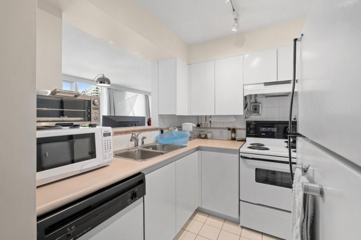 Photo 6 at 1706 - 888 Pacific Street, Yaletown, Vancouver West